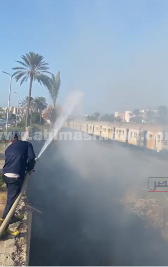 إخماد حريق بحرم السكة الحديد بالإسكندرية