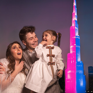 برج خليفة يتلون بلون جنس المولود لعائلة أنس وأصالة 
