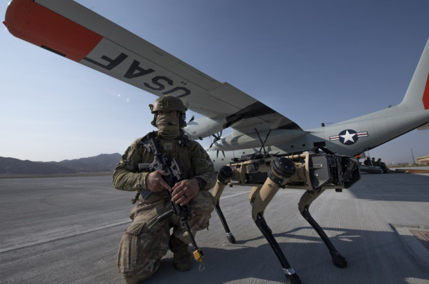 كلاب الية تحمي قاعدة جوية امريكية