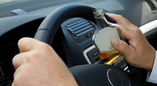 من الخطر القيادة تحت تأثير الكحول والمخدرات 