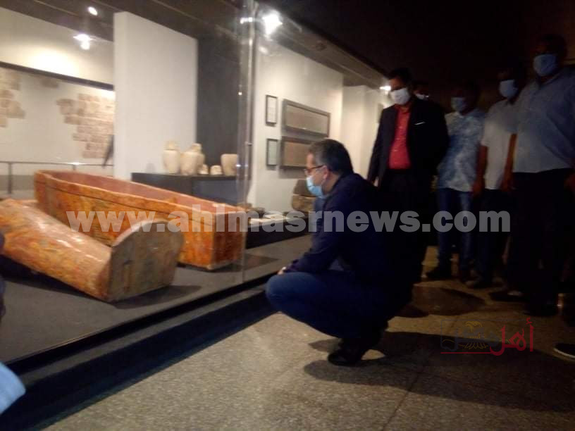وزير السياحة والآثار يتفقد متحف الأثار بالأقصر 