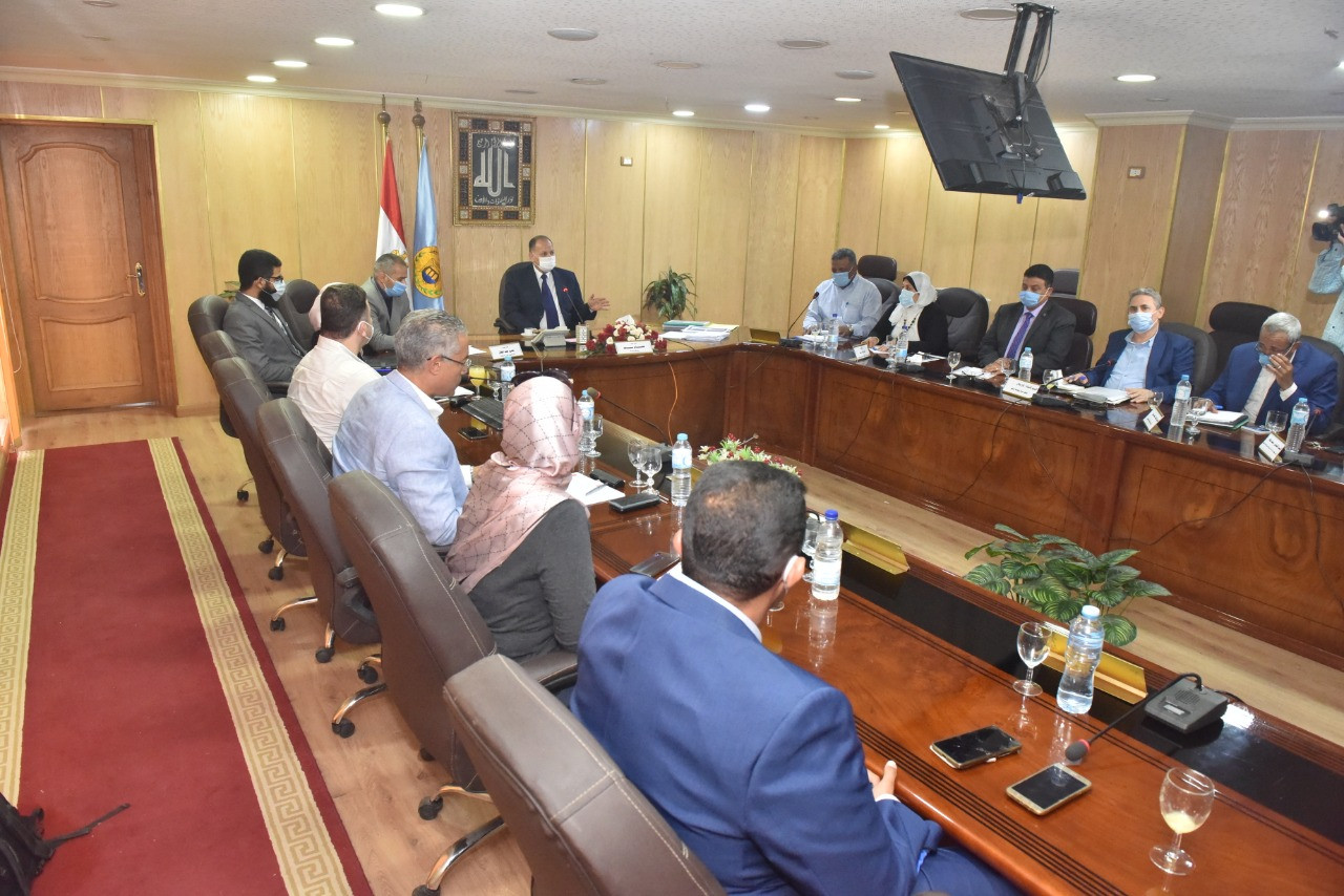 أجتماع محافظة أسيوط لتطوير المناطق العشوائية 