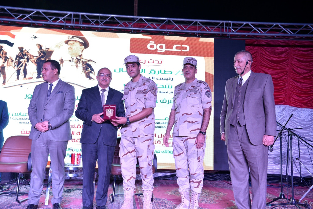 تكريم قادة وضباط وجنود المنطقة الجنوبية العسكرية بجامعة أسيوط 