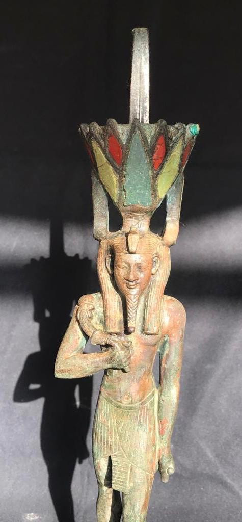 تمثال للإله نفرتم أحد القطع الأثرية التي اكتشفت مع التوابيت الخشبية المغلقة بسقارة 
