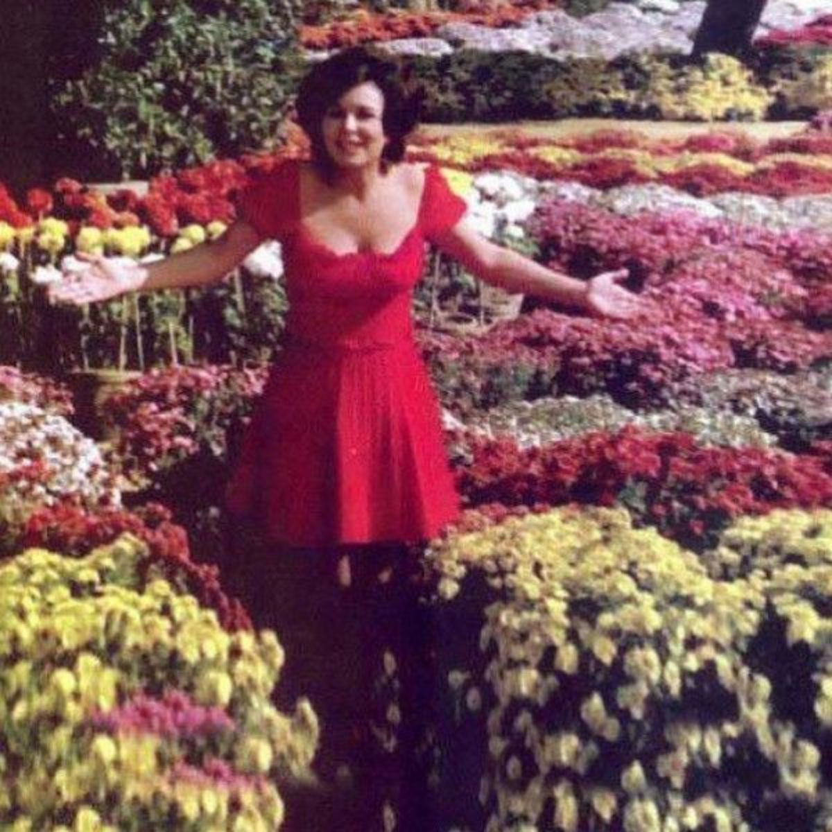 فستان سعاد حسني في فيلم الدنيا ربيع