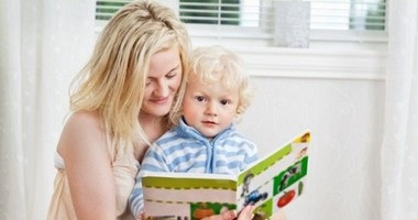 فوائد القراءة للأطفال الرضع