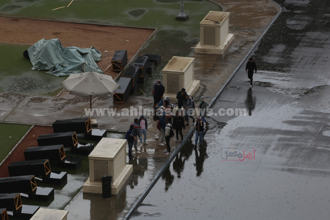 أمطار غزيرة تغرق القاهرة وميدان التحرير