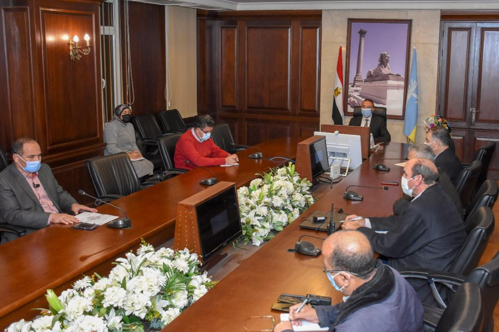 اجتماع محافظ الإسكندرية مع رؤساء الأحياء