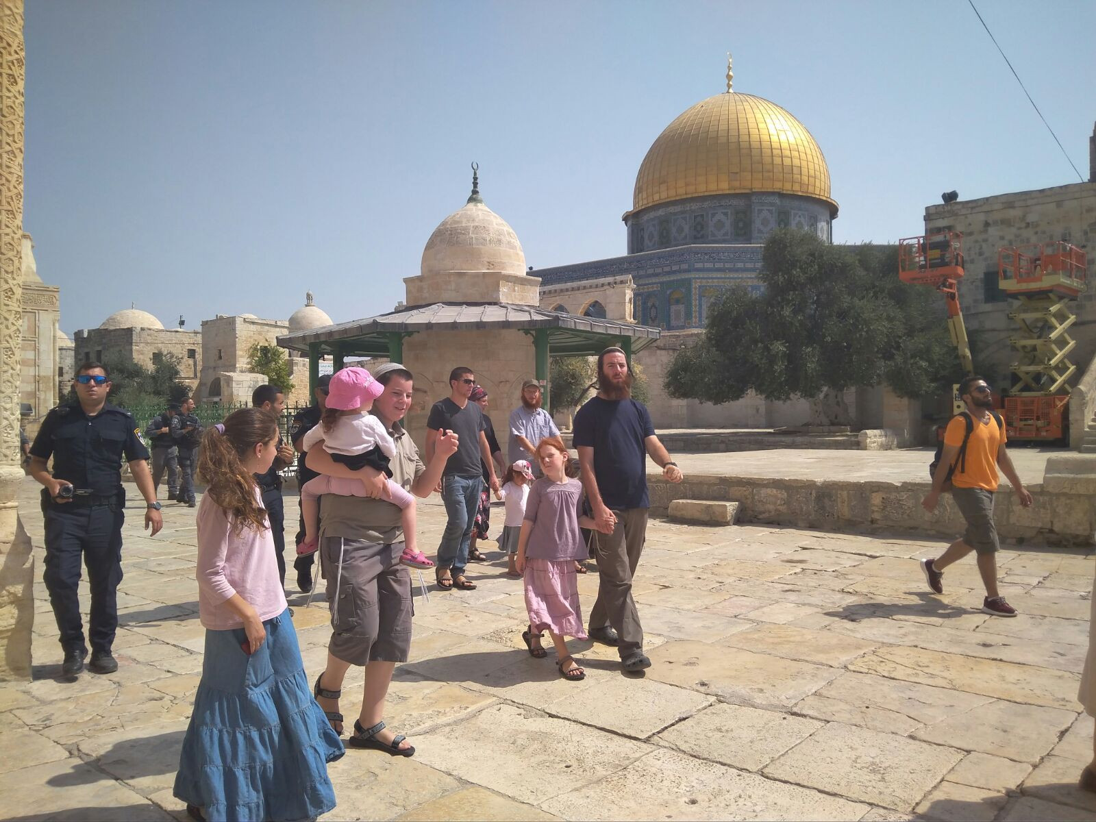 الأطفال الإسرائيليين في باحات المسجد الأقصى