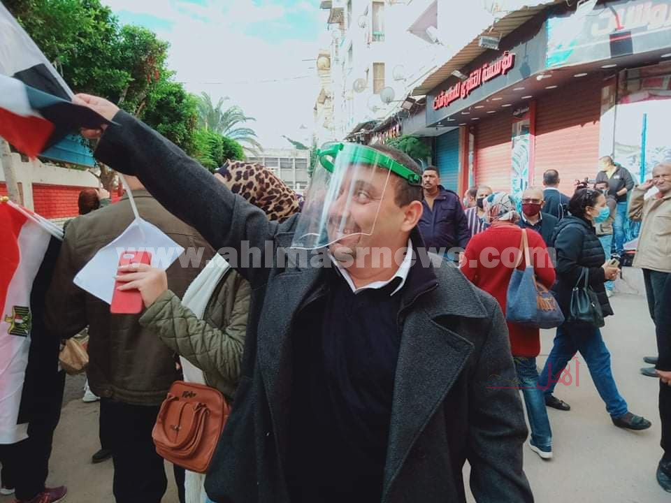 الأعلام المصرية تتصدر المشهد بانتخابات النواب بالإسكندرية
