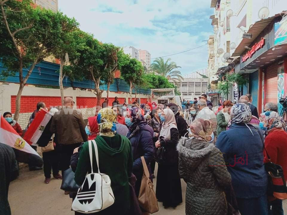 الأعلام المصرية تتصدر المشهد بانتخابات النواب بالإسكندرية