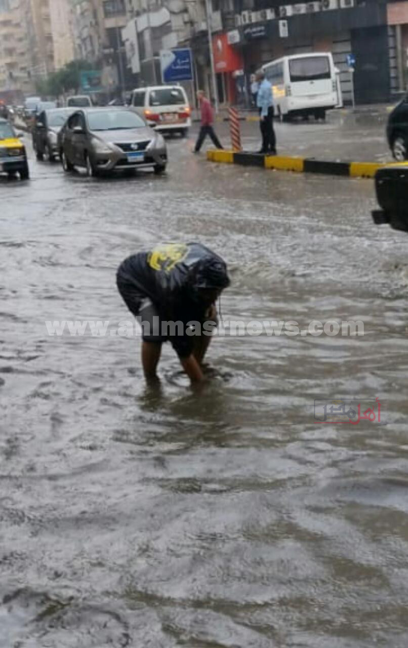 الامطار تغرق شوارع الإسكندرية