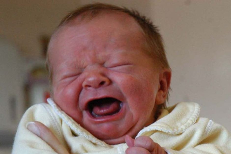 بكاء الرضيع بسبب الالم