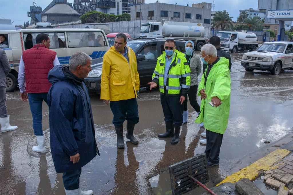 جهود تصريف مياه الأمطار بالإسكندرية