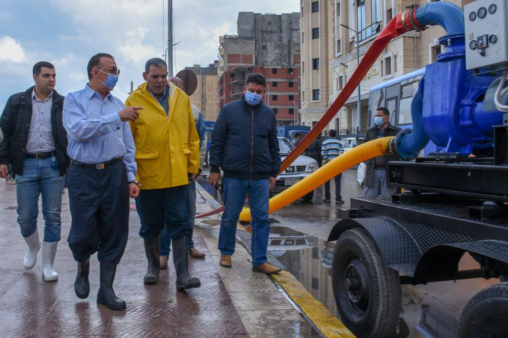 جهود تصريف مياه الأمطار بالإسكندرية