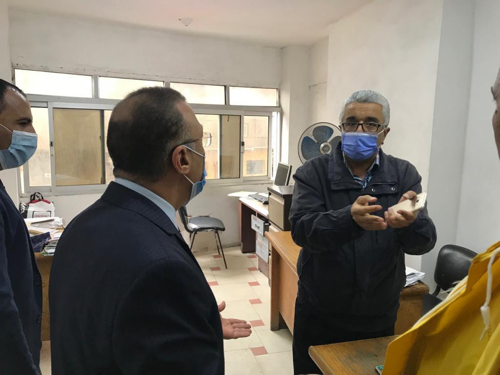 جولة محافظ الإسكندرية داخل مكتب تأمينات الدخيلة