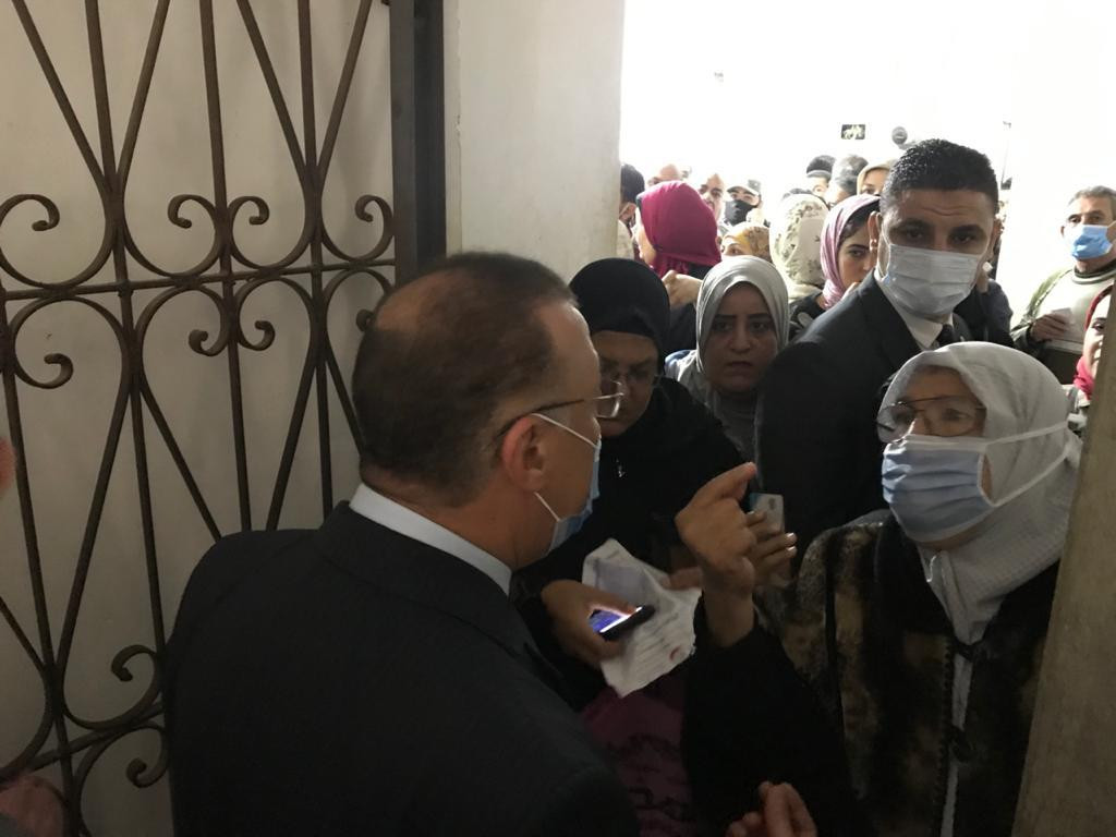 جولة محافظ الإسكندرية داخل مكتب تأمينات الدخيلة