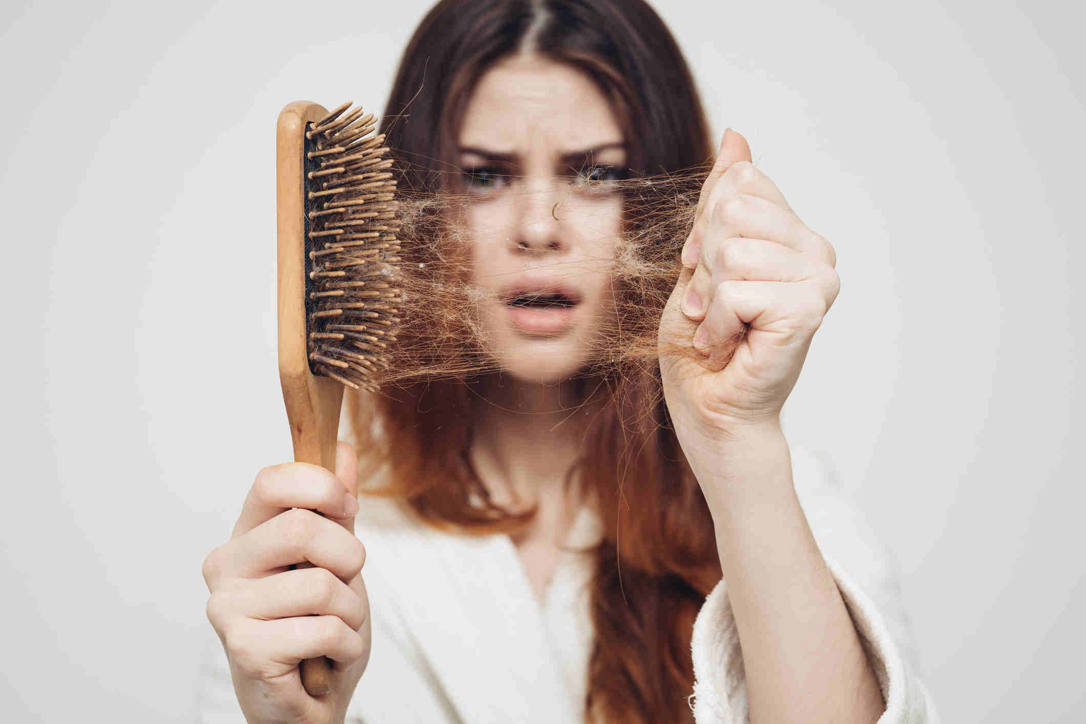 علاج تساقط الشعر في المنزل 