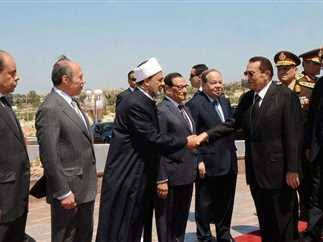 مبارك خلال زيارته لمطروح في 2011 