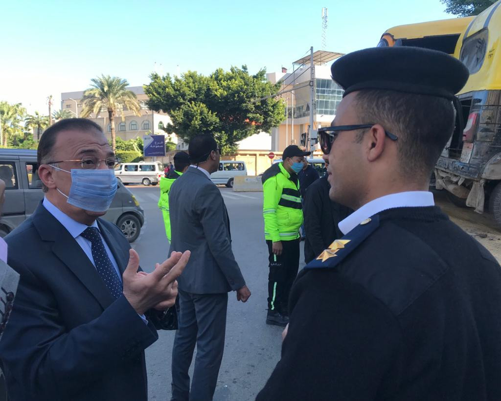 محافظ الإسكندرية يتوقف عند حملة على المركبات المخالفة