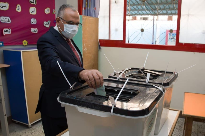 وزير الري يدلي بصوته في انتخابات مجلس النواب 