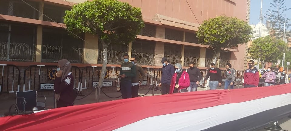 توافد الناخبين على المقرات الانتخابية ببورسعيد