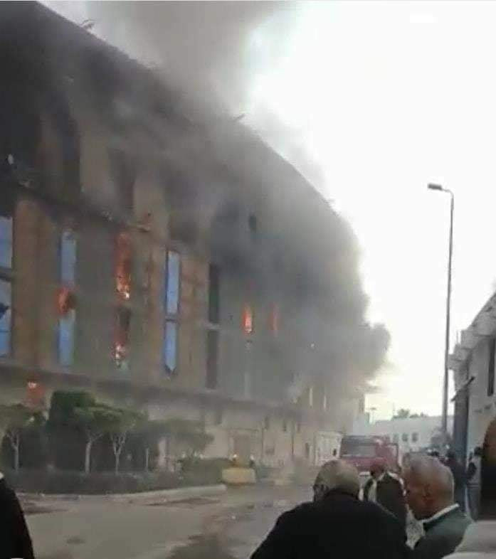 حريق بمبنى داخل ميناء الإسكندرية