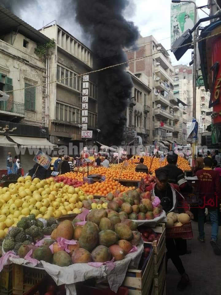 حريق داخل مخزن بالإسكندرية