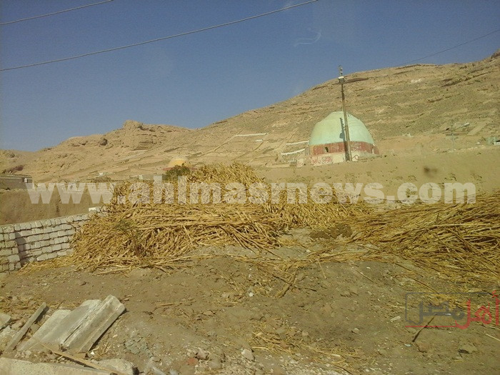 قرية المعابدة أسفل الجبل بمحافظة أسيوط 