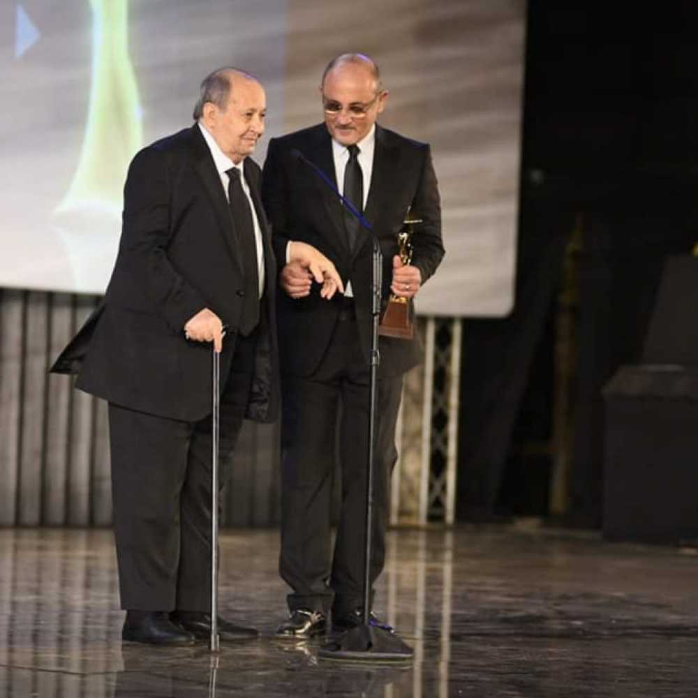 لحظة تكريم وحيد حامد في مهرجان القاهرة السينمائي 