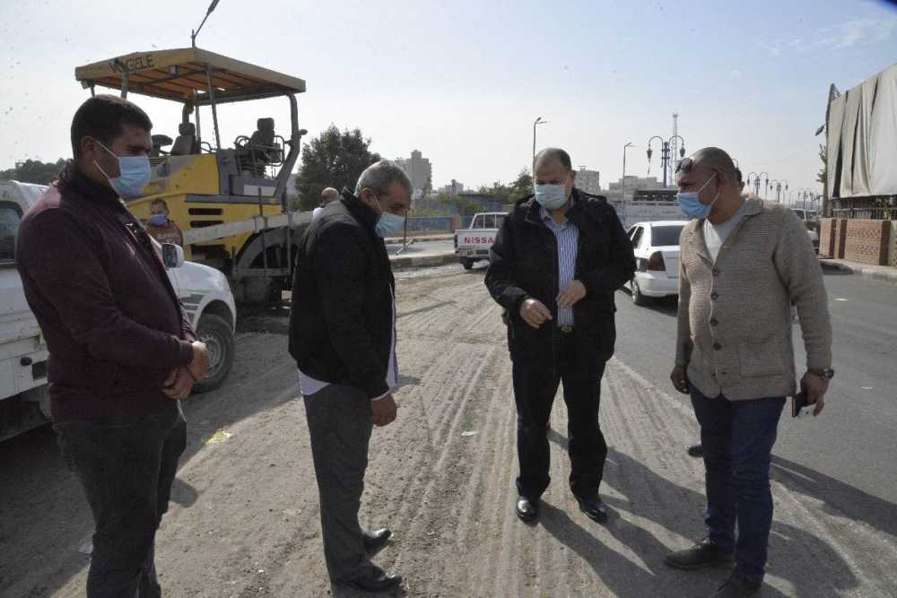 محافظ أسيوط يتفقد أعمال رصف شارع أحمد حسن الباقوري بمنطقة الوليدية