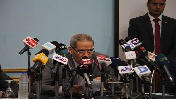 الهلالي يُكريم أوائل المنح الدراسية بالخارج
