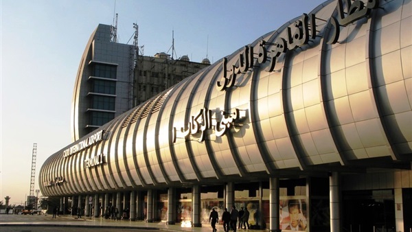 جمارك مطار القاهرة تحبط محاولة تهريب نقد مصري للخارج