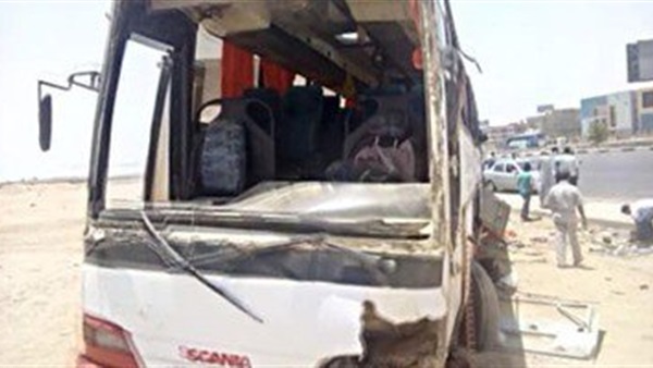 مصرع شخص وإصابة آخر في تصادم سيارة وأتوبيس أعلى دائري بالجيزة