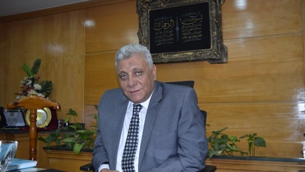 مدير أمن البحيرة يوزع الحلوى على المحتفلين بعيد الميلاد