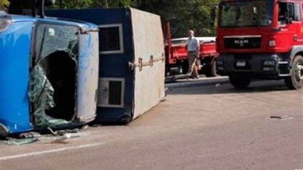 إصابة ضابط و14 مجند في انقلاب سيارة شرطة بالإسماعيلية