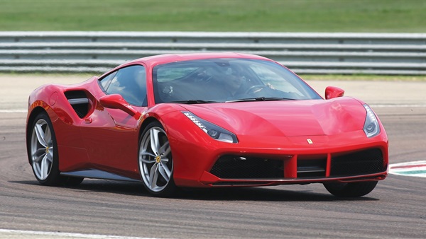 فيراري تختبر F12M الجديدة بقوة أكبر من 800 حصان