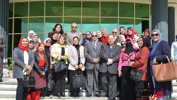 محافظ الإسماعيلية ومدير الأمن يشهدان ندوة عن المرأة