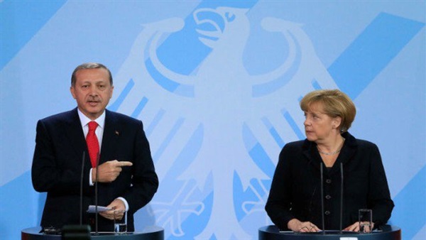 أردوغان يتهم ميركل بالنازية