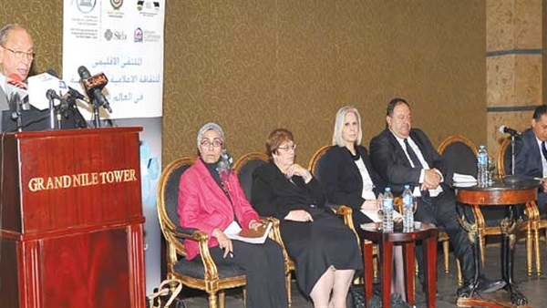 دقيقة حداد على أرواح شهداء حادث العريش الإرهابى فى مؤتمر إعلام الأهرام الكندية