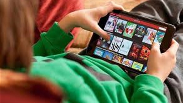 في النظام الجديد للتعليم.. التابلت بديلًا للكتاب المدرسي.. خبراء: ضعف الإمكانيات سيفشله.. وشوقي: الوزارة تتحمل تكلفته