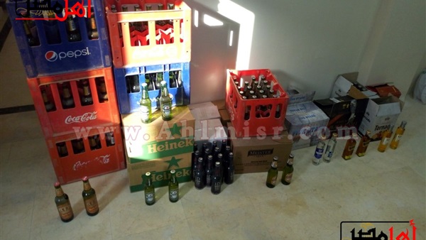 أهل مصر القبض على صاحب محل وبحوزتة 400 زجاجة خمور مجهولة