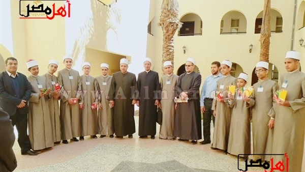 رئيس قطاع المعاهد يلتقي المشاركين في مسابقة تحدي القراءة العربي