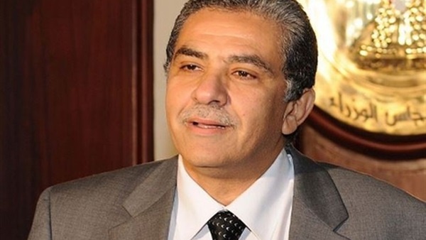 وزير البيئة يطالب بمنع استخدام الأكياس البلاستيكية لضررها الصحي (فيديو)