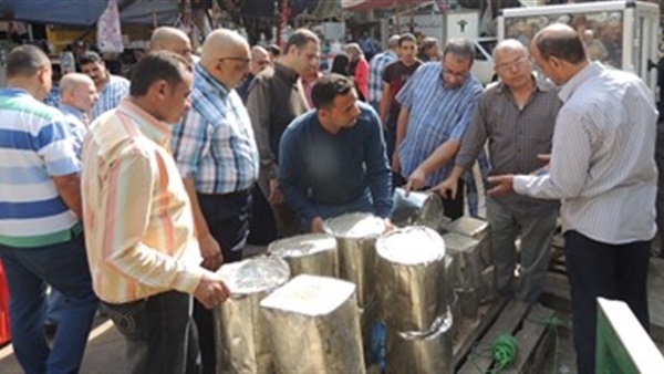 تحرير11محضراً ضد أصحاب المحلات بكفر الشيخ وضبط 800 لتر سولار