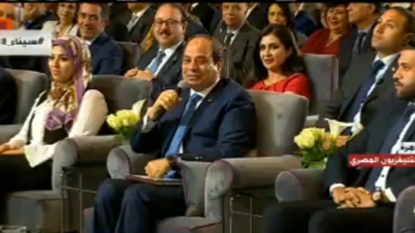 مؤتمر الشباب الخامس.. السيسي يتدخل ويقاطع أحد المتحدثين في الجلسة النقاشية الأولي لمؤتمر الشباب