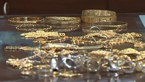 حبس سائق 4 أيام بتهمة سرقة مشغولات ذهبية من شقة بالتجمع الخامس