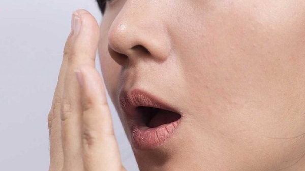 4 أسباب صحية وراء رائحة الفم الكريهة