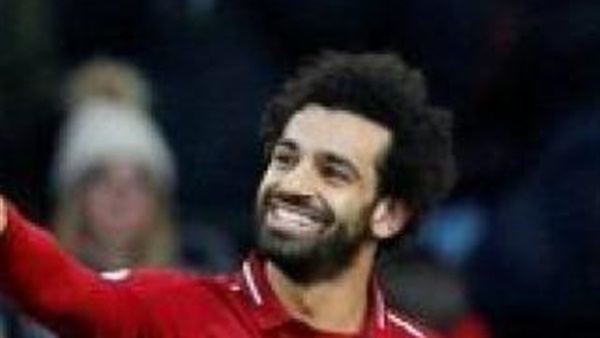 محمد صلاح يثير الجدل بسبب إرتداءه "تشيرت" مجلة إباحية
