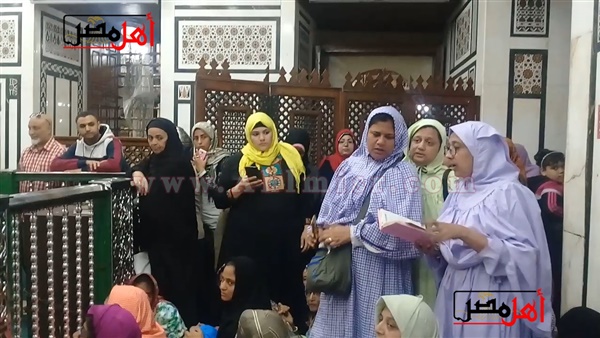 ليلة في حب سبط رسول الله.. الحسين يستعيد هيبة السياحة الدينية.. ورقابة مشددة لمنع الطقوس الشيعية
